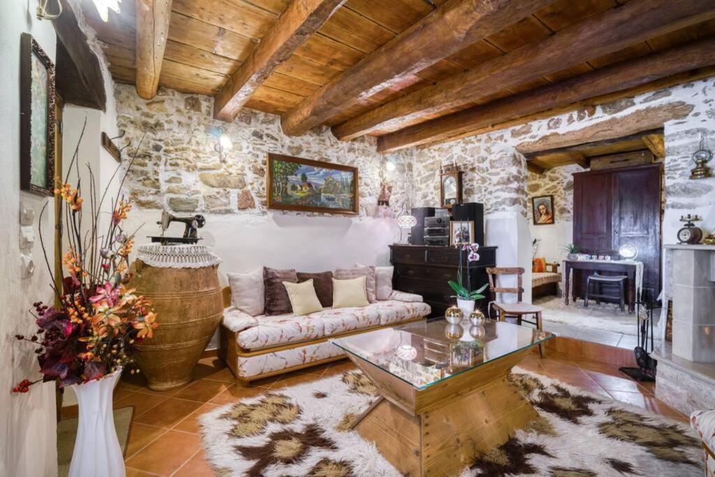 Traditional Cretan Stone House In The Center Of Crete Litos Esterno foto