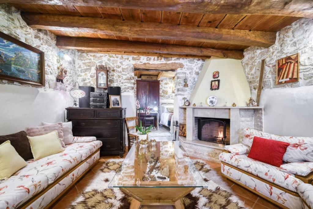 Traditional Cretan Stone House In The Center Of Crete Litos Esterno foto