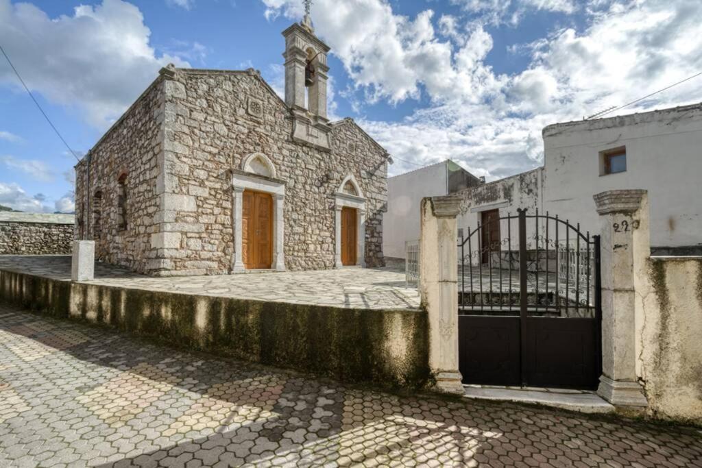 Traditional Cretan Stone House In The Center Of Crete Litos Esterno foto